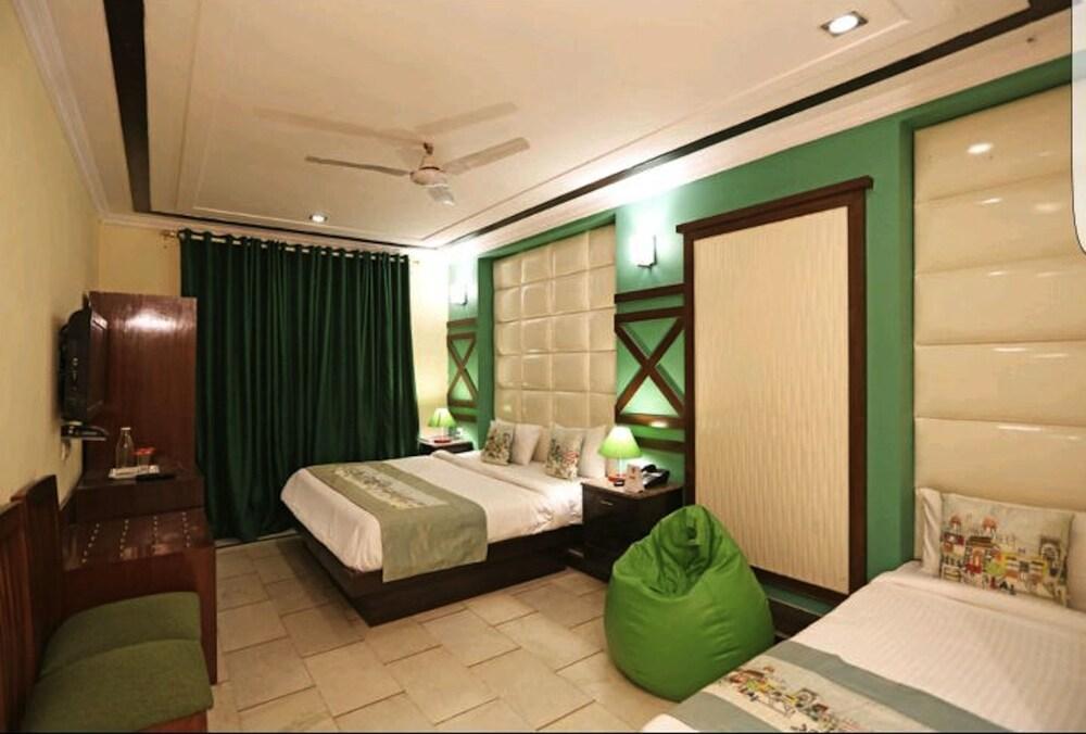 Hotel Unistar New Delhi Ngoại thất bức ảnh