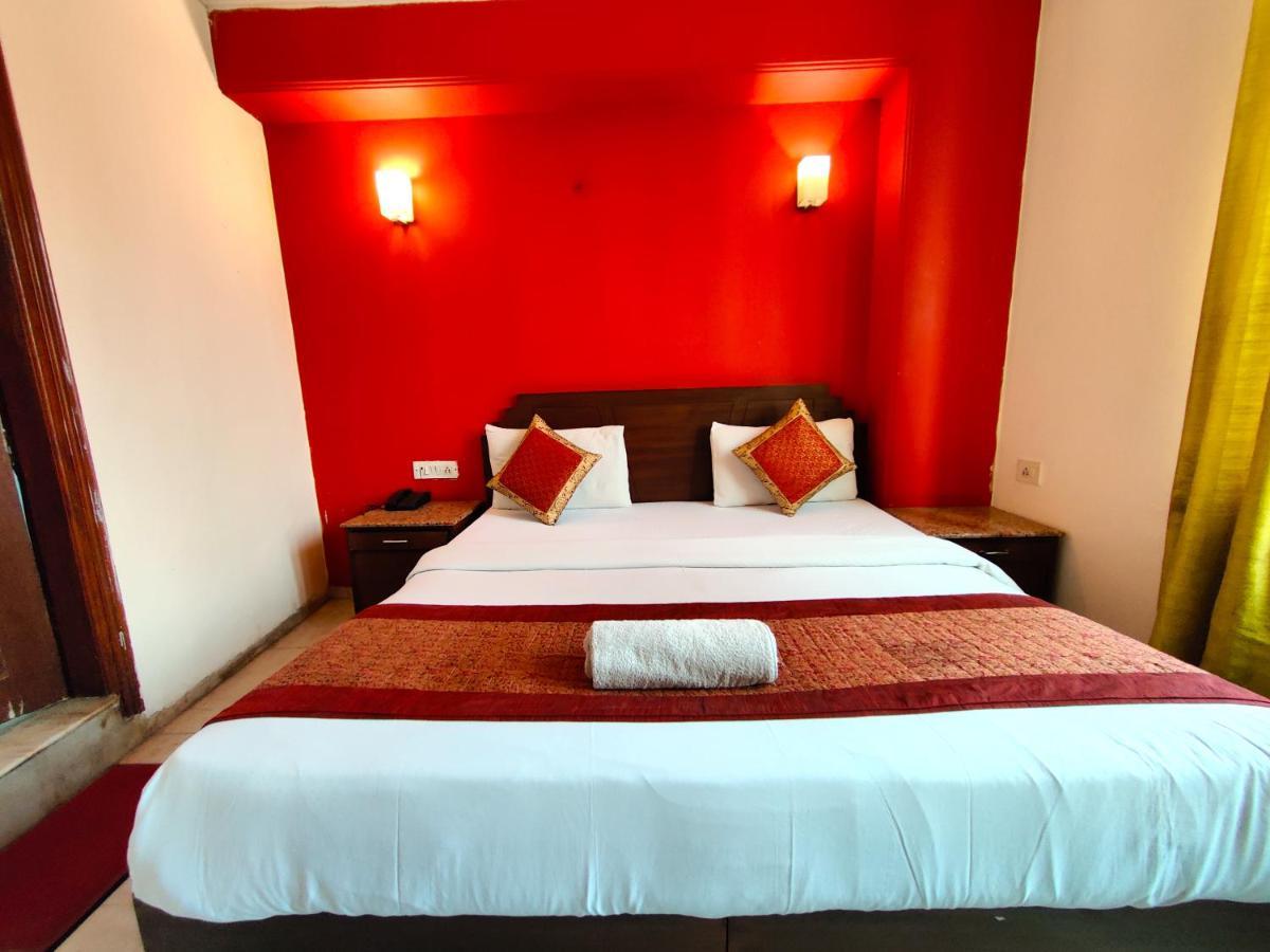 Hotel Unistar New Delhi Ngoại thất bức ảnh
