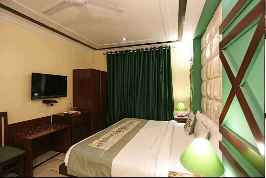 Hotel Unistar New Delhi Ngoại thất bức ảnh