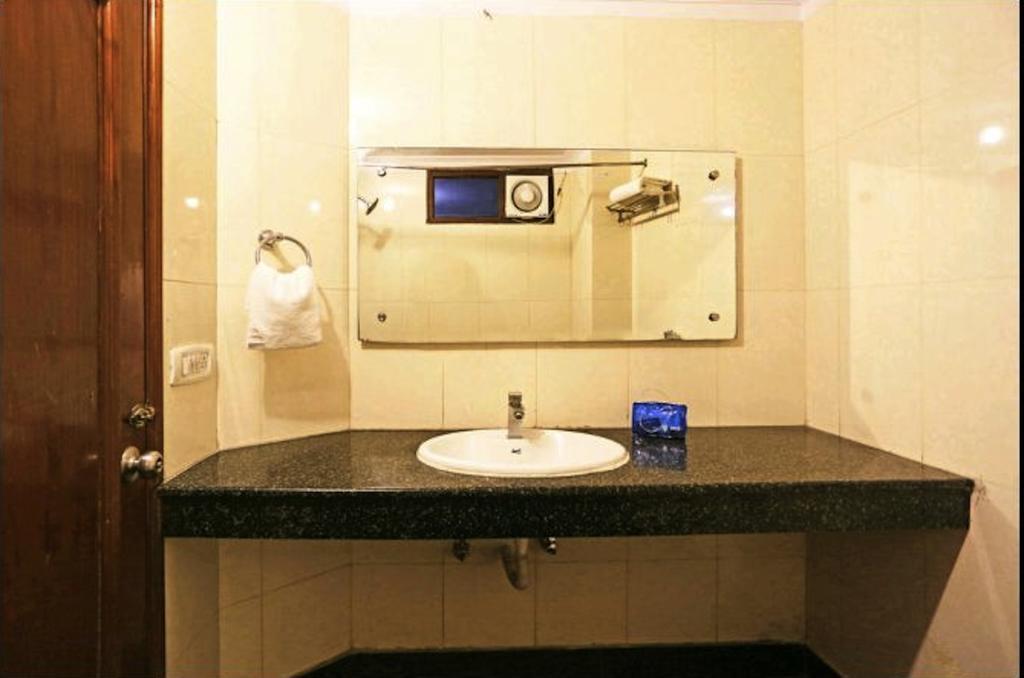 Hotel Unistar New Delhi Ngoại thất bức ảnh