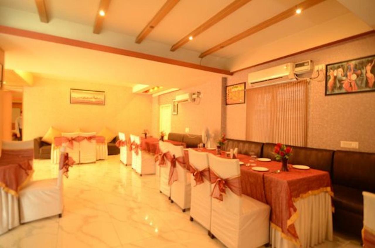 Hotel Unistar New Delhi Ngoại thất bức ảnh