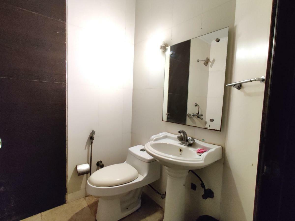 Hotel Unistar New Delhi Ngoại thất bức ảnh