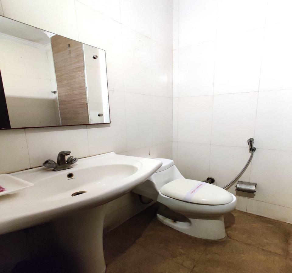 Hotel Unistar New Delhi Ngoại thất bức ảnh