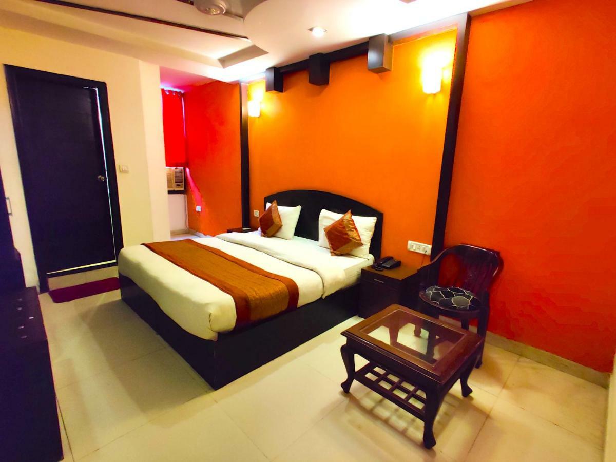 Hotel Unistar New Delhi Ngoại thất bức ảnh