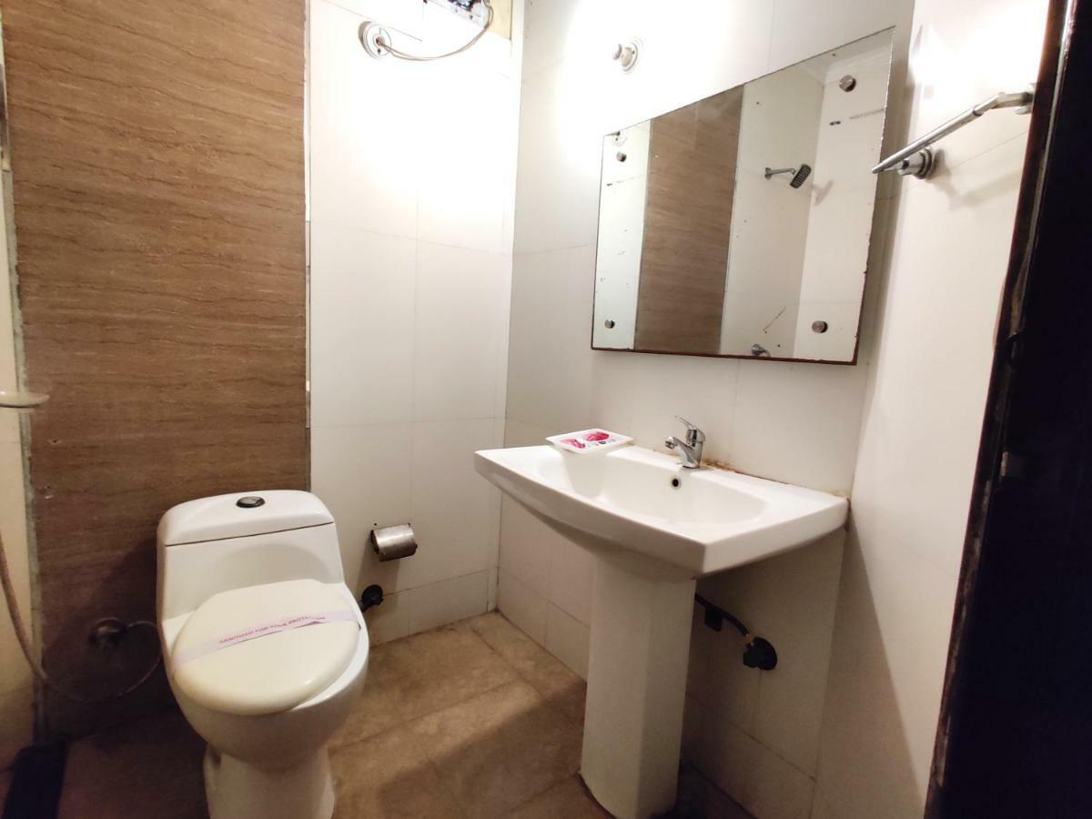 Hotel Unistar New Delhi Ngoại thất bức ảnh