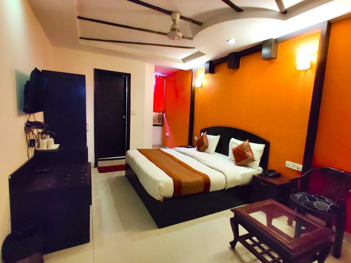 Hotel Unistar New Delhi Ngoại thất bức ảnh