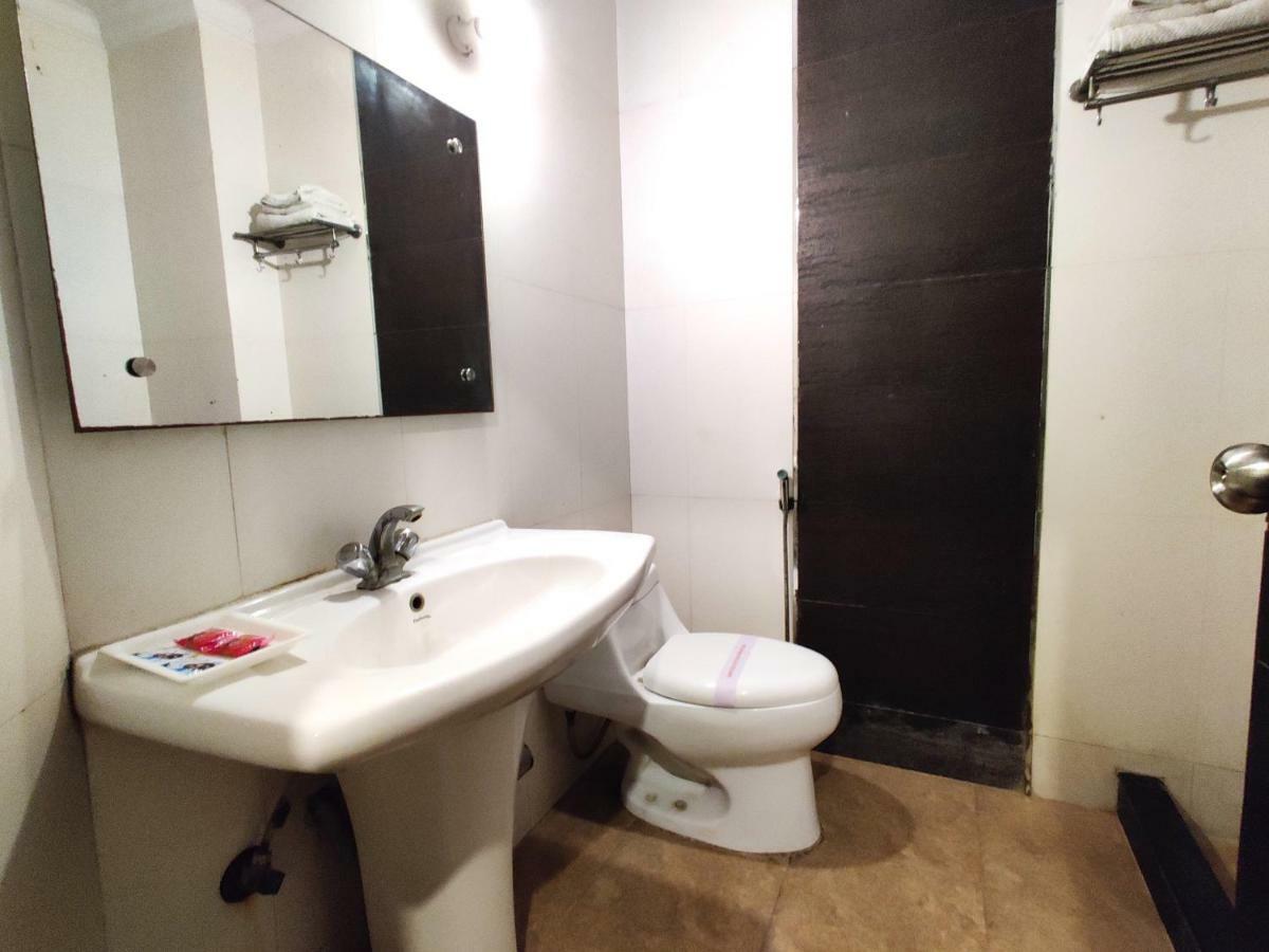 Hotel Unistar New Delhi Ngoại thất bức ảnh